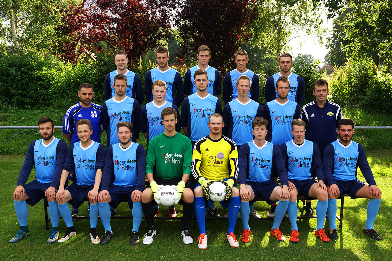1. Mannschaftfoto Blau-Weiß-Beelen_Fußball-Senioren-erste-mannschaft_Gruppenfoto